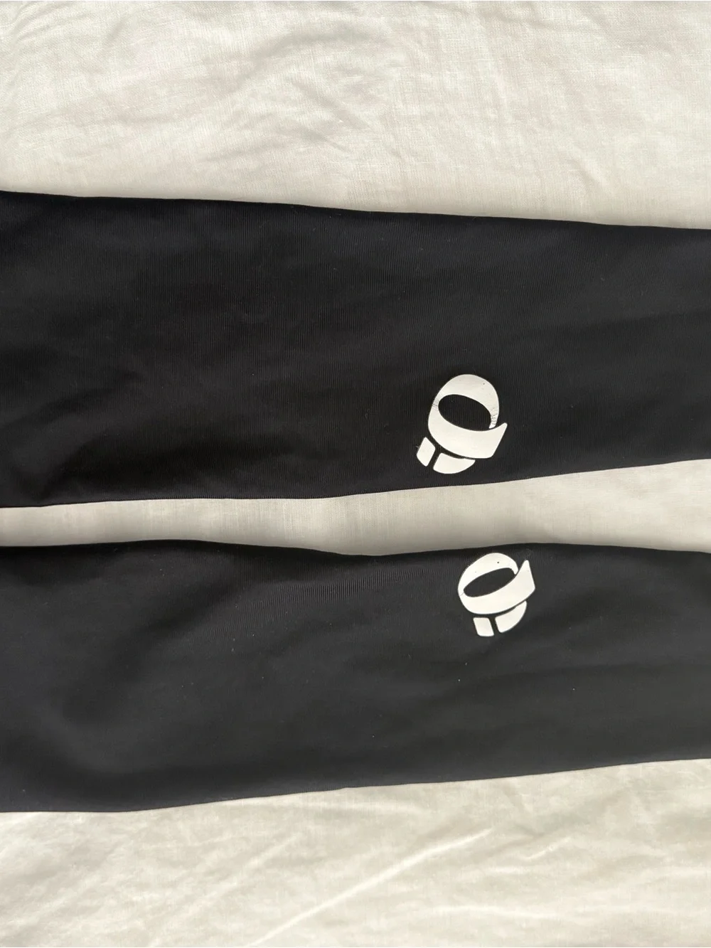 Pearl Izumi Black unisex / Women's sleeves with White Logo